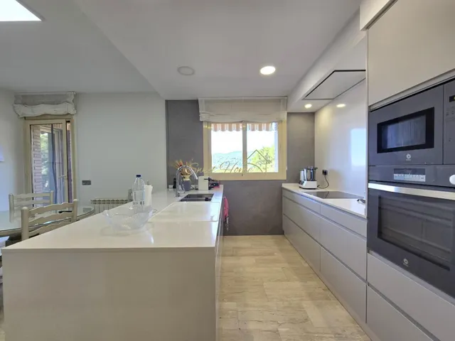 Casa impecable con privacidad, piscina y vistas panorámicas — 19