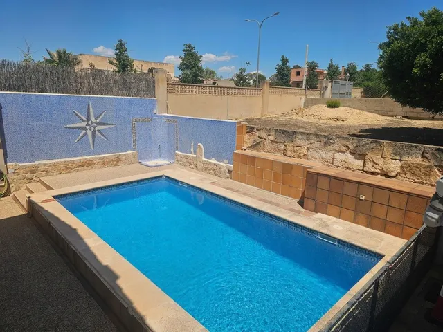 Exceptional Detached Corner Villa with Swimming Pool and Prime Location — 6