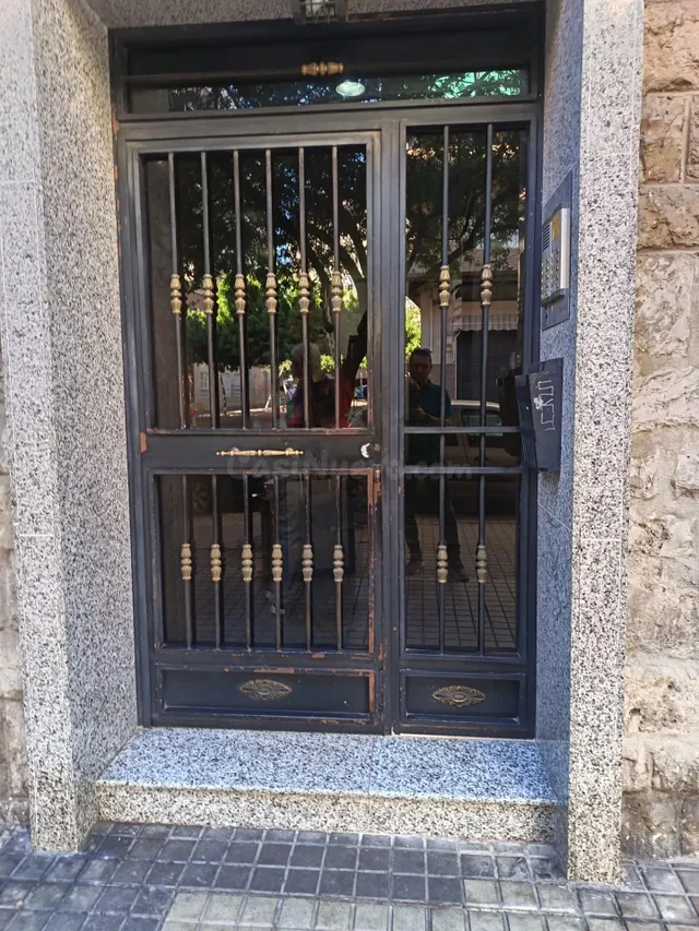 SE VENDE PISO EN MUY BUENA ZONA, A 5 MINUTOS DE LA PLAYA, CO