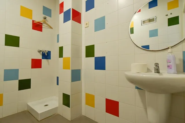 Local comercial 300m² en venta - LA PUNTICA — 23