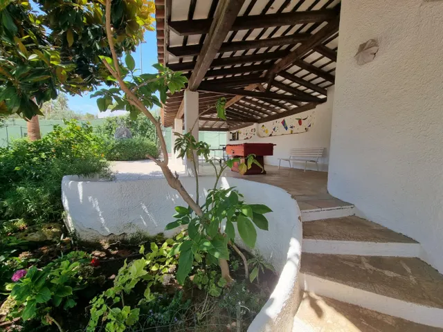 Maravillosa casa con jardín mas casa invitados — 36