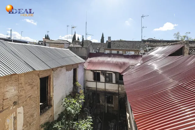 Edificio histórico junto a Plaza Larga, en el corazón del Albaicín (Granada) — 39