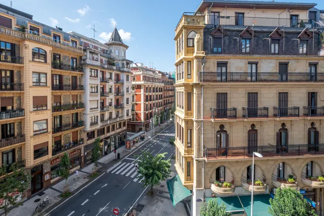 GROS. SE VENDE NUDA PROPIEDAD — 13