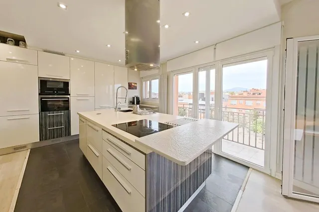 Espectacular ático reformado con terraza privada de 100 m2 en gràcia, Sabadell — 2