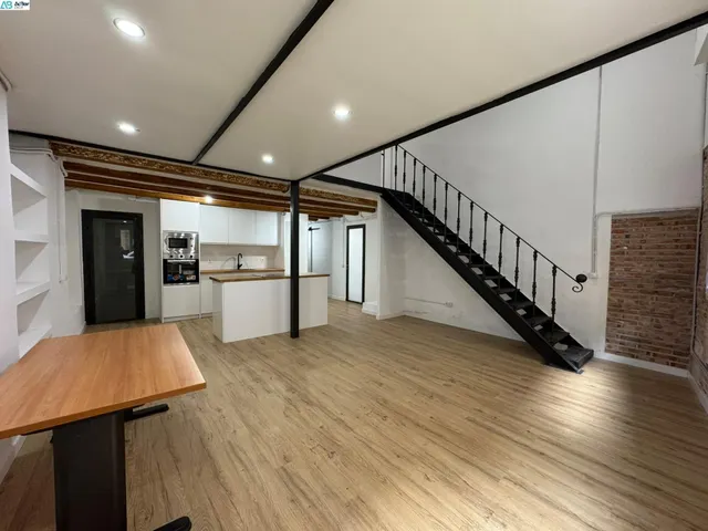 AMPLIO LOCAL NUEVO A ESTRENAR — 13
