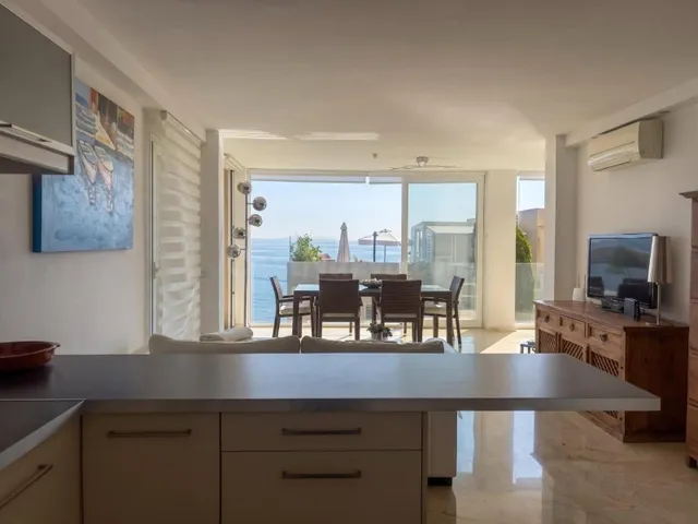 Exclusivo Piso con Impresionantes Vistas al Mar y Acceso Pri - foto 2