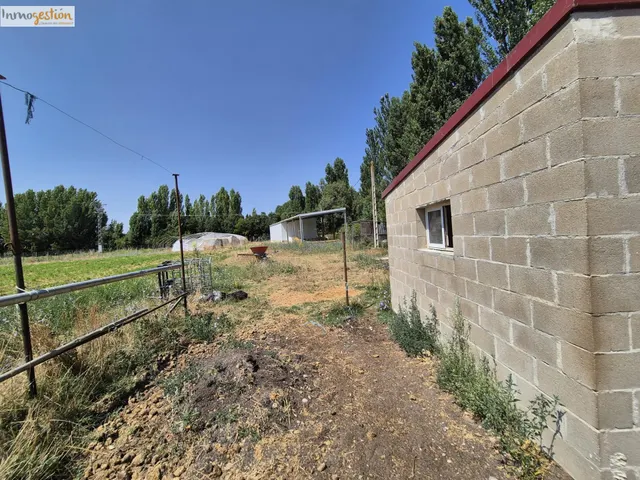 TERRENO CON NAVE EN VENTA EN VILLABAÑEZ (VALLADOLID) — 23