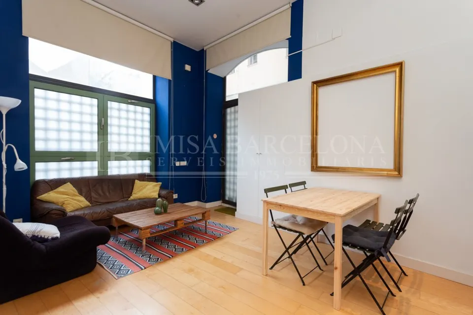 LUMINOSA PLANTA BAJA CON CÉDULA DE HABITABILIDAD EN VENTA EN LA VILA DE GRACIA