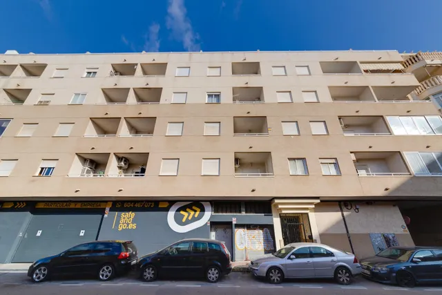 Apartamento 2 dormitorios con parking y piscina comunitaria en Torrevieja — 22