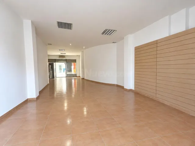 Local en puerta del sur a nivel de calle — 2