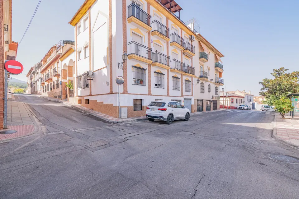 PISO DE 3 habitaciones Y COCHERA EN LA ZUBIA SIN ASCENSOR