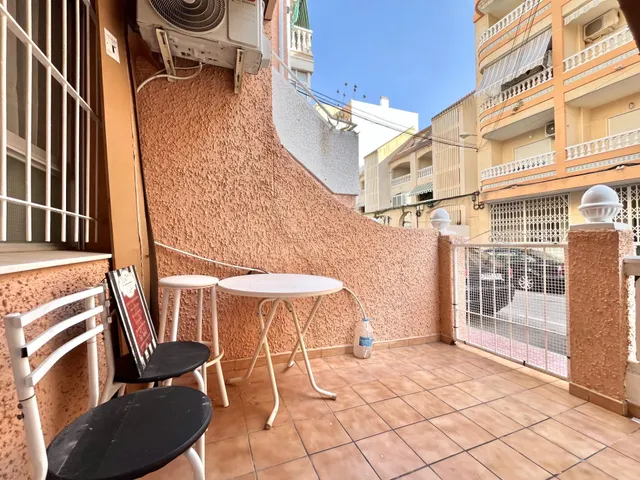 Bungalow con terraza, Alicante, Torrevieja. 2 habitaciones, 61 m2, 450 metros del mar — 5
