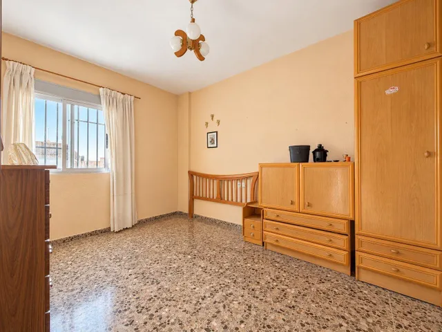Adosado con gran patio, terraza y garaje en massarrojos, junto a Valencia — 45