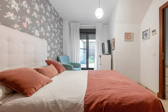 ¡Vive el Centro sin ruido! 180m2 construidos, 4 dormitorios, patio, garaje y trastero en calle Inocentes — 13