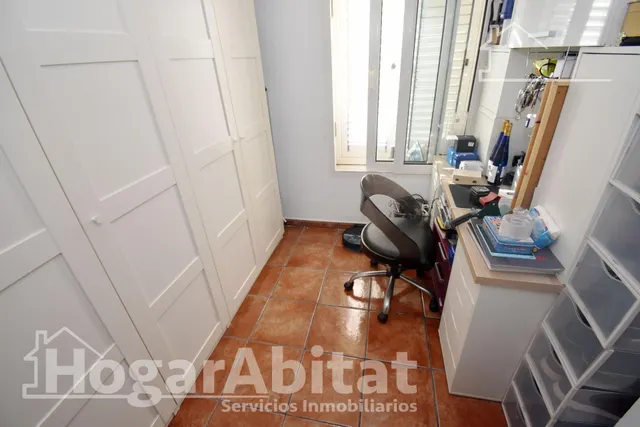 Atractivo chalet amplio con piscina privada, garaje y terraza, todo amueblado y cerca de la playa. — 26