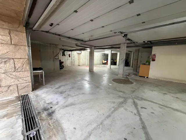 Chalet independiente con 400 m2 construidos, gran parcela y garaje — 50