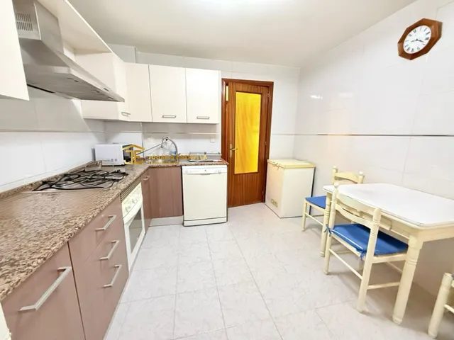 AMPLIO PISO DE 4 DORMITORIOS EN ALAMEDA CERVANTES — 9