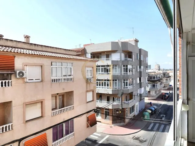 Piso con terraza en Calle Almoradí, Torrevieja