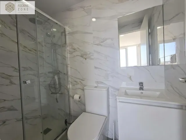 Piso reformado con vistas al mar, terraza y piscina en Benalmádena — 6