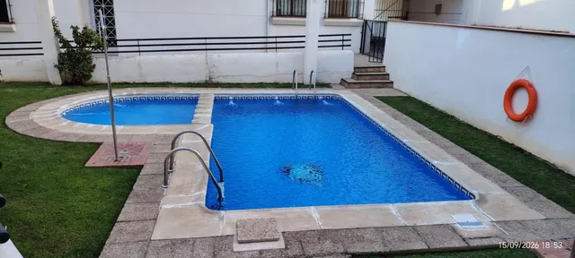 SE ALQUILA AMPLIO PISO EXTERIOR CON PISCINA Y GARAJE EN CAMINO REAL DE LOS NEVEROS — 17