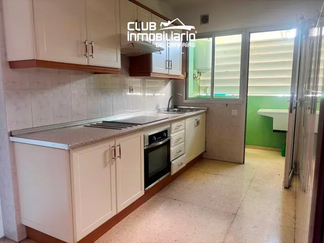 Amplio y luminoso piso de 3 habitaciones con balcón y vistas a santa cruz — 8