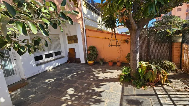 VIVIENDA EN PLANTA BAJA CON 2 VECINOS CON JARDÍN — 43