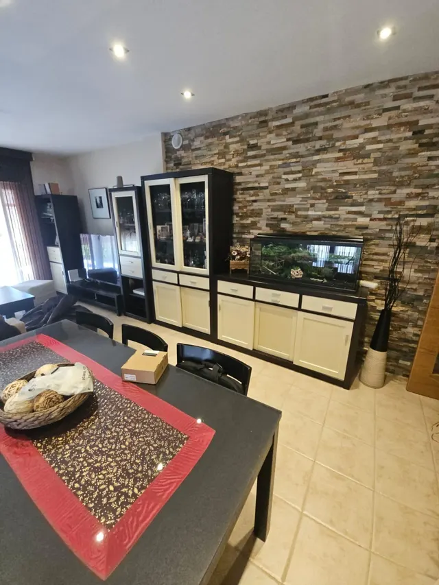 229 m2, 3 plantas y 8 placas solares para vivir sin mirar el recibo a fin de mes — 41