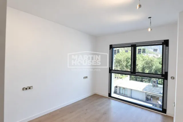 Piso con terraza a pocos minutos del centro de Andorra — 9