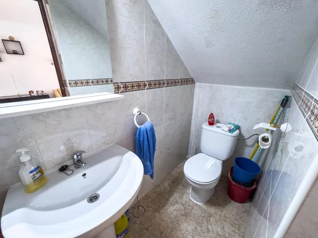 Encantador adosado de 2 plantas en Nueva Torrevieja — 2 dormitorios, 2 baños, gran patio y piscina comunitaria — 19