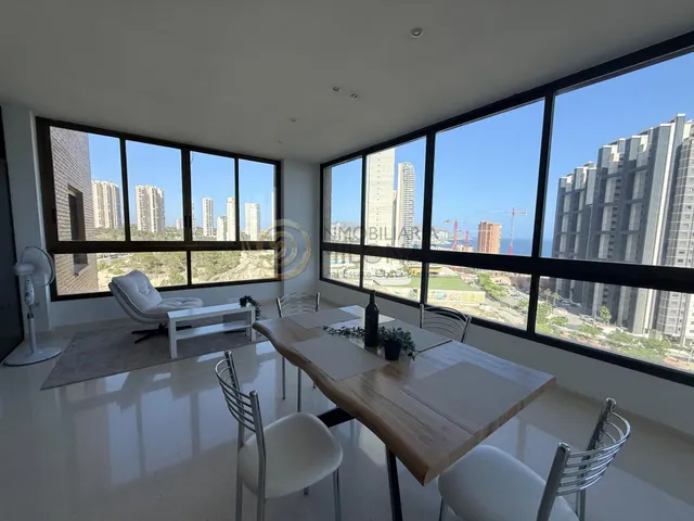 Piso de 4 dormitorios en el corazón de la Playa de Poniente, perfecto para ti y tu familia. — 6