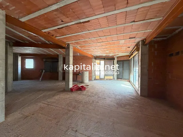 EDIFICIO EN EXCLUSIVA EN VENTA EN LA FONT DE LA FIGUERA. - foto 2