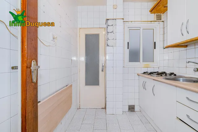 Piso de 4 Dorm. en Camino de Ronda. Para REFORMAR. — 13