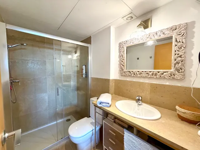 Ático Dúplex Exclusivo con 3 Terrazas, 2 Piscinas y Amplios Espacios — 26
