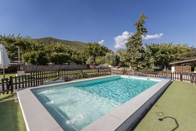 **NEGOCIO CONSOLIDADO DE EVENTOS Y ALOJAMIENTO TURÍSTICO EN UNA ESPECTACULAR FINCA ANDALUZA CERCA DE GRANADA** — 32