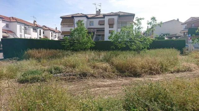 Magnífico solar en el centro de Cájar para plurifamiliares - foto 3