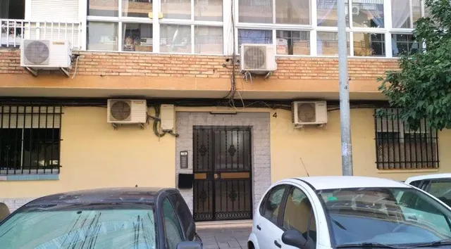 SE VENDE piso OKUPADO en Calle Ciudad De Burjassot Nº 4 Sevi