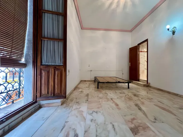 C. EXCLUSIVA CASA EN LA JUDERÍA A 5 MINUTOS DE LA MEZQUITA-CATEDRAL CON GARAJE Y ASCENSOR — 37