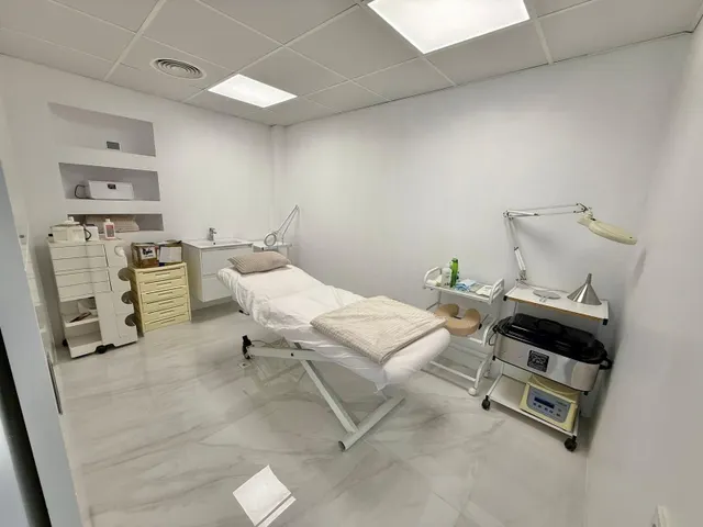 CLINICA recién REFORMADA y 100% EQUIPADA — 23