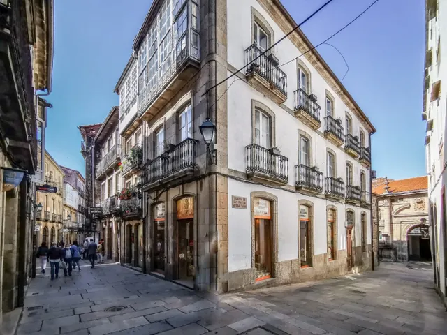 Edificio singular en esquina, en pleno casco histórico de Sa