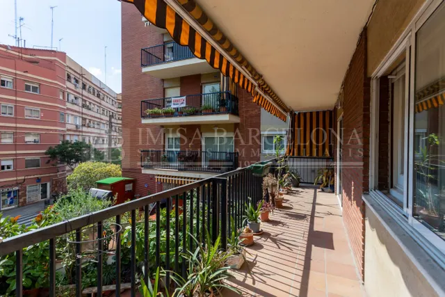 PISO CON MUCHAS POSIBILIDADES EN PLAZA CATALANA — 2