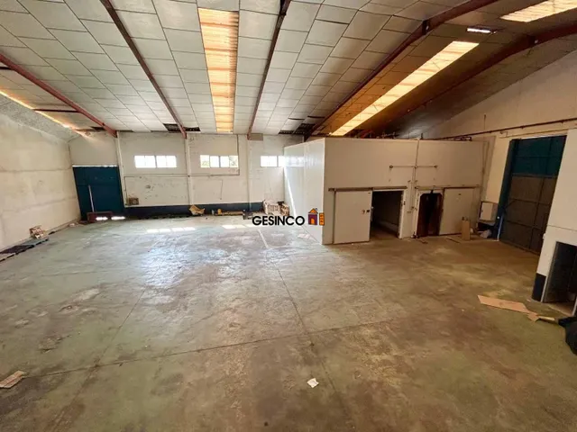 NAVE INDUSTRIAL JUNTO AL MERCADO DE ABASTOS — 7