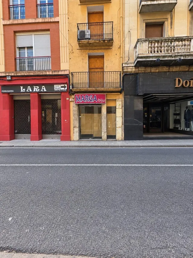 Edificio en venta en pleno centro de Tortosa: local acondicionado, división horizontal y terrado con vistas — 32
