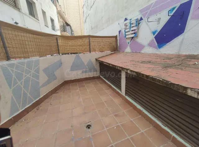 LOCAL EN RUBI CON TERRAZA