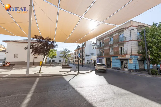 Edificio con gran potencial de inversión en La Zubia — 2