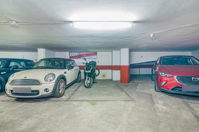 Local en el Corazón de Granada - Ideal para Cocheras — 11