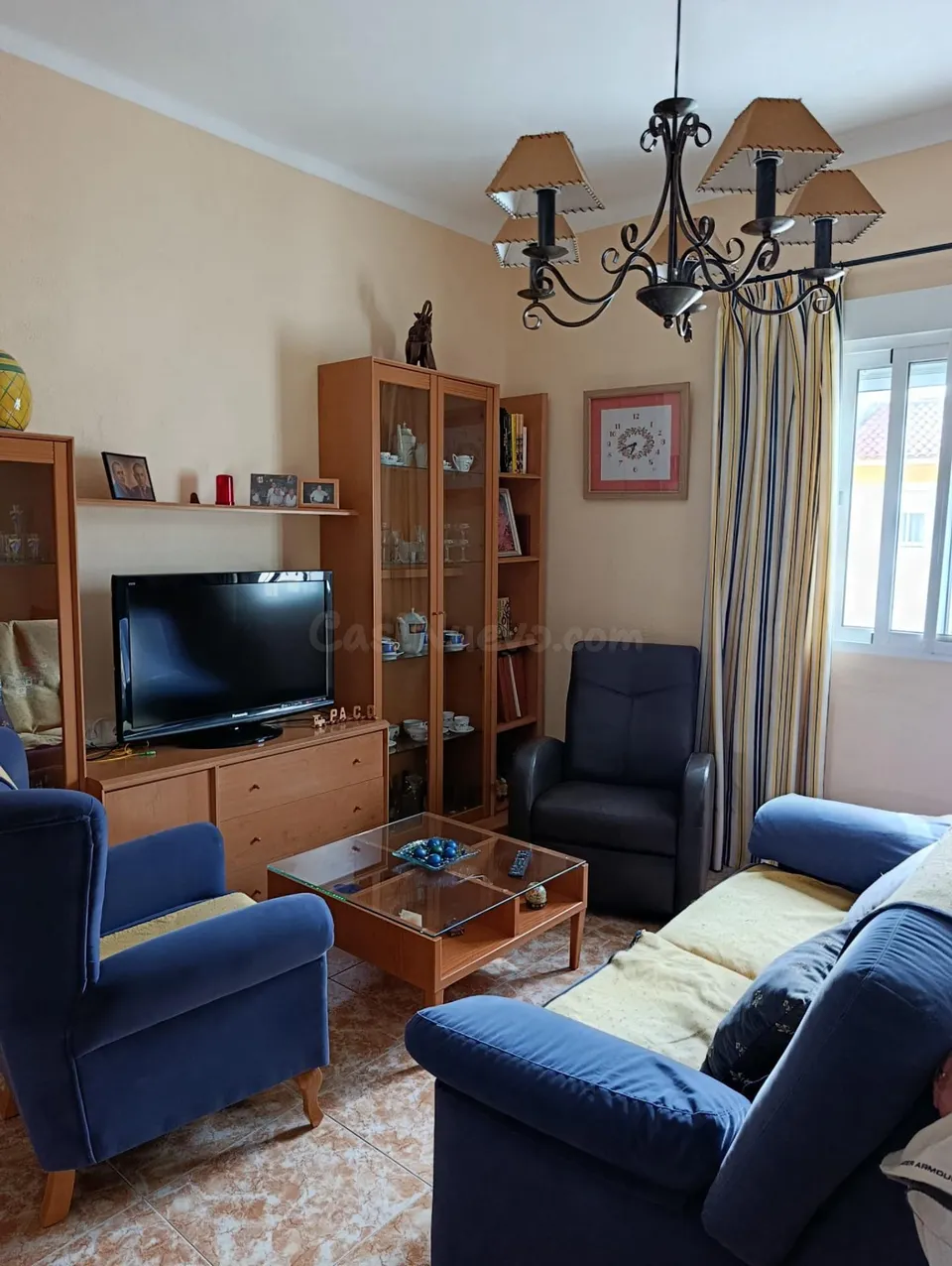 SE VENDE PISO DE TRES habitaciones AL LADO DE LA PLAYA