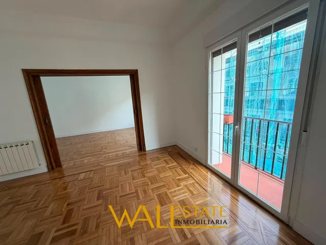 Espectacular piso de 3 dormitorios con balcón en pleno centro — 8