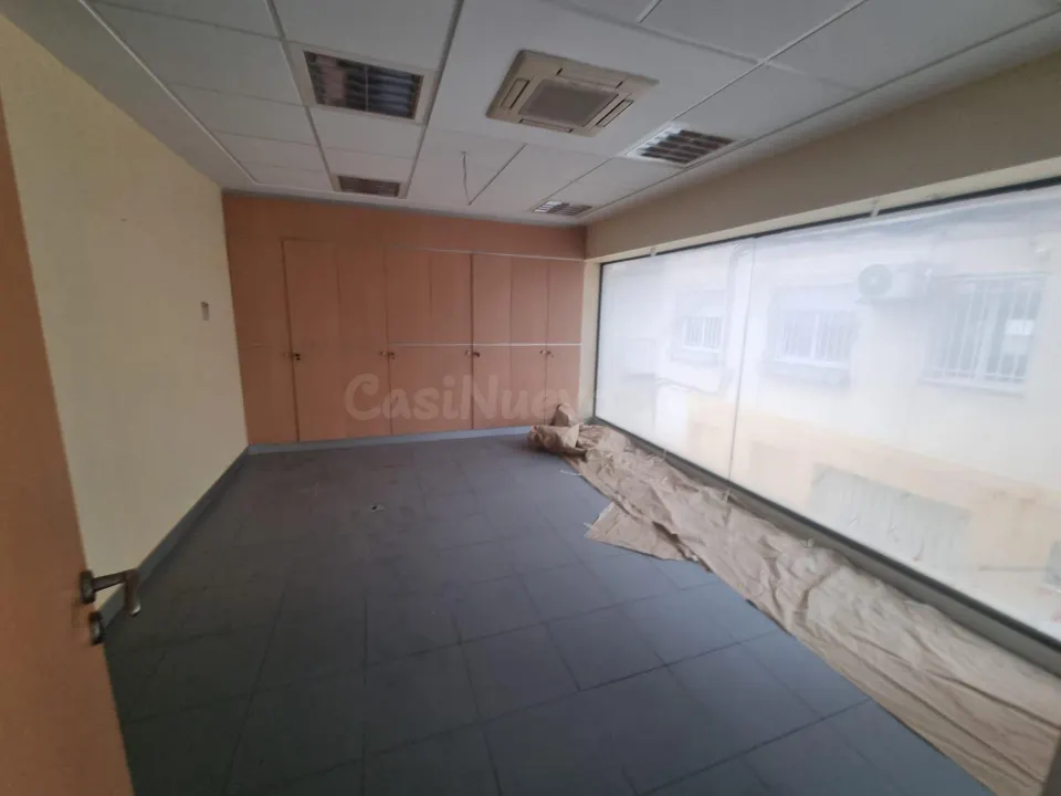 **SE ALQUILA ESTUPENDO LOCAL EN PLAZA DE VICTORIA - LOJA**