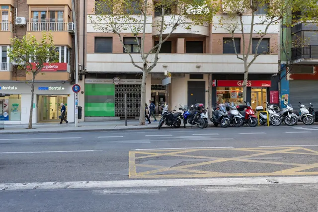 LOCAL COMERCIAL EN VENTA - ZONA PLAZA DE TOROS, GRANADA — 4
