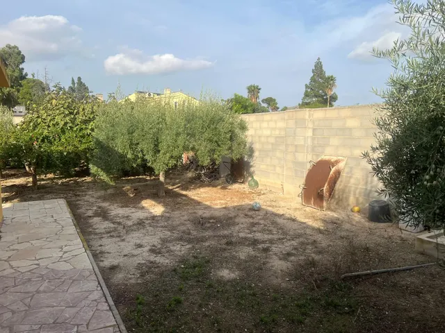 Chalet en Orito en urbanización La Capitana — 25